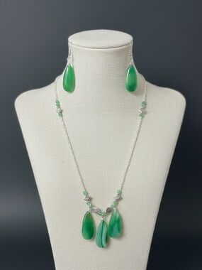 Green Teardrop Pendant Necklace and Earring Set - Elegant Green Jewelry